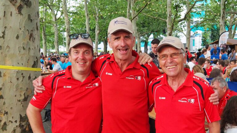 Links den neuen Leiter Völk Füglistaler, in der Mitte der Vice-Leiter Bruno Steinmann und rechts der abtretende Vice-Leiter Fritz Hausherr